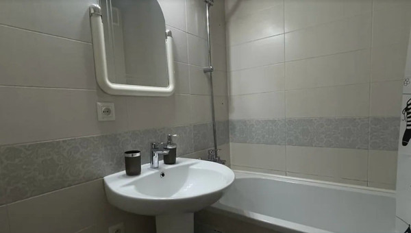 Продам двухкомнатную (2-комн.) квартиру, Кирова ул, 92, Армавир г