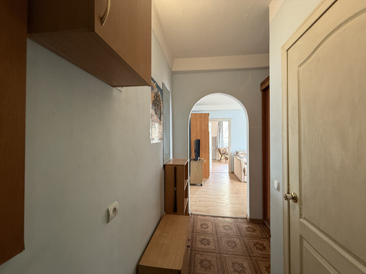 Продам двухкомнатную (2-комн.) квартиру, Троллейбусная ул, 11, Симферополь г