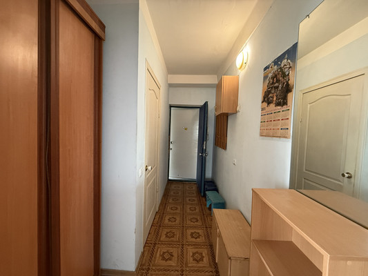 Продам двухкомнатную (2-комн.) квартиру, Троллейбусная ул, 11, Симферополь г