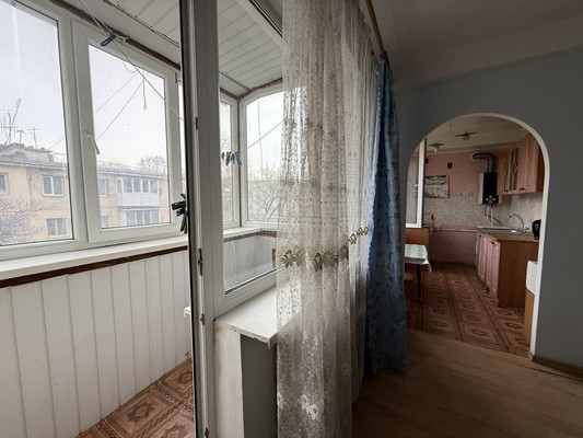 Продам двухкомнатную (2-комн.) квартиру, Троллейбусная ул, 11, Симферополь г