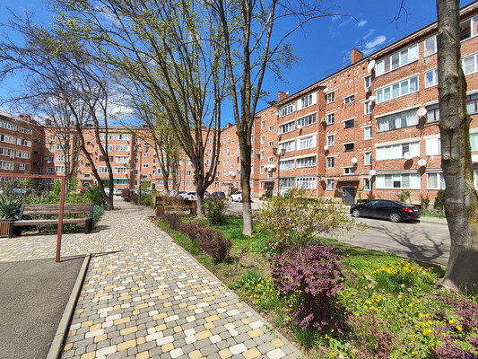 Продам двухкомнатную (2-комн.) квартиру, Ворошилова ул, 1, Апшеронск г