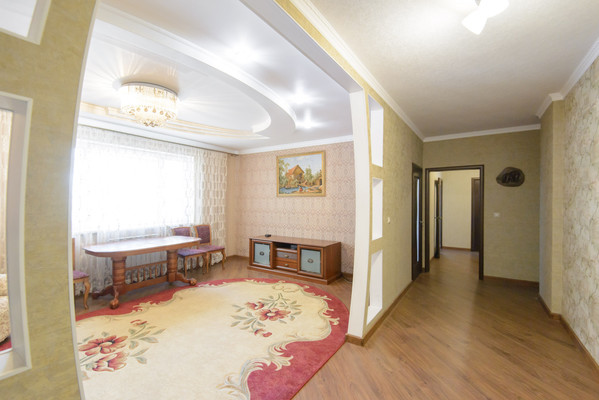 Продам трехкомнатную (3-комн.) квартиру, 20-я линия ул, 43, Ростов-на-Дону г
