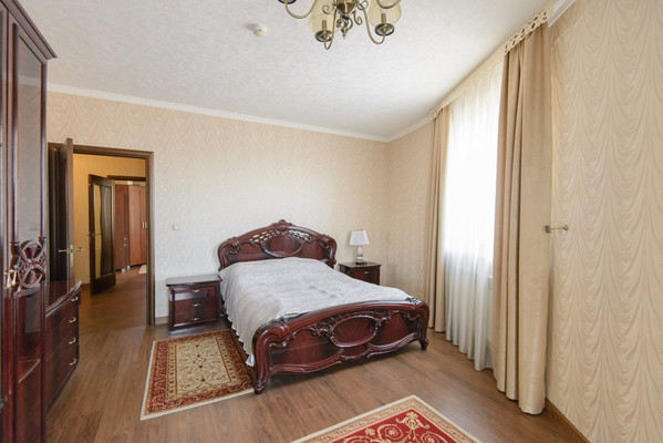 Продам трехкомнатную (3-комн.) квартиру, 20-я линия ул, 43, Ростов-на-Дону г