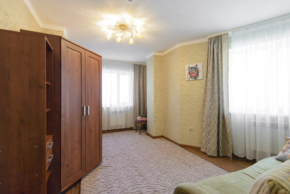 Продам трехкомнатную (3-комн.) квартиру, 20-я линия ул, 43, Ростов-на-Дону г