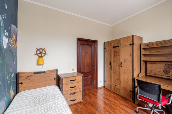 Продам многокомнатную квартиру, Бориса Галушкина ул, 26, Москва г