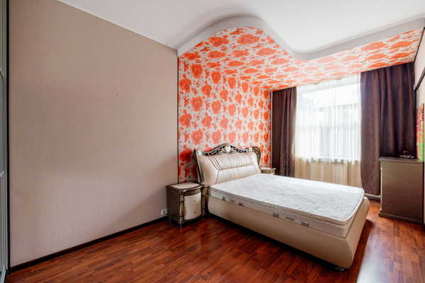 Продам многокомнатную квартиру, Бориса Галушкина ул, 26, Москва г