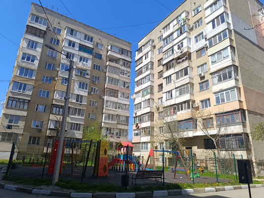 Продам трехкомнатную (3-комн.) квартиру, Туристов ул, 8к5, Симферополь г