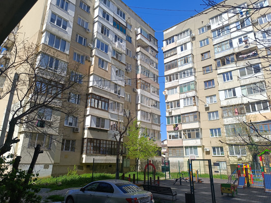 Продам трехкомнатную (3-комн.) квартиру, Туристов ул, 8к5, Симферополь г