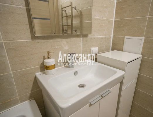 Продам двухкомнатную (2-комн.) квартиру, Английская ул, 8, Бугры п