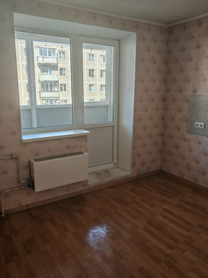 Продам трехкомнатную (3-комн.) квартиру, Гатчинское ш, 8к2, Красное Село г