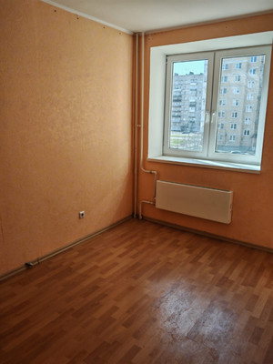 Продам трехкомнатную (3-комн.) квартиру, Гатчинское ш, 8к2, Красное Село г