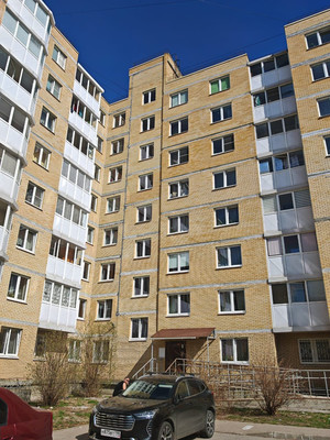 Продам трехкомнатную (3-комн.) квартиру, Гатчинское ш, 8к2, Красное Село г