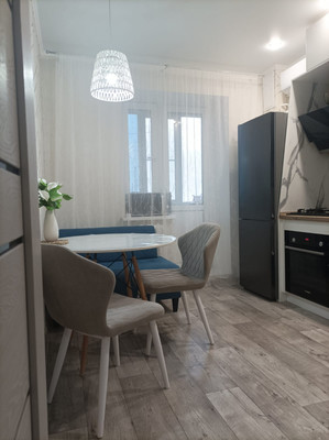 Продам двухкомнатную (2-комн.) квартиру, Весенняя ул, 40, Волгодонск г
