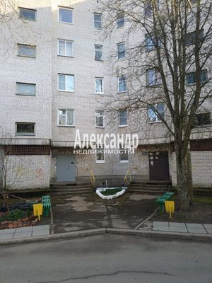 Продам комнату в 2-комн. квартире, Молодежная ул, 21, Сосновый Бор с