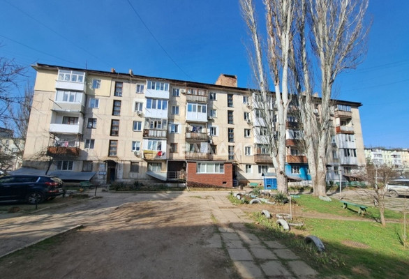 Продам двухкомнатную (2-комн.) квартиру, Строительная ул, 12, Саки г