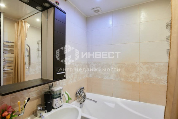 Продам трехкомнатную (3-комн.) квартиру, Кольский пр-кт, 49, Мурманск г