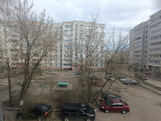Продам трехкомнатную (3-комн.) квартиру, Жуковская ул, 23, Брянск г
