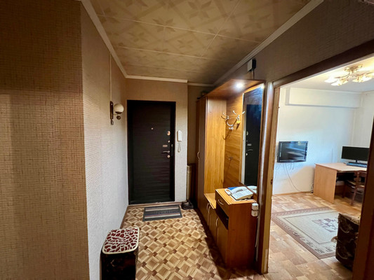 Продам трехкомнатную (3-комн.) квартиру, Жуковская ул, 23, Брянск г