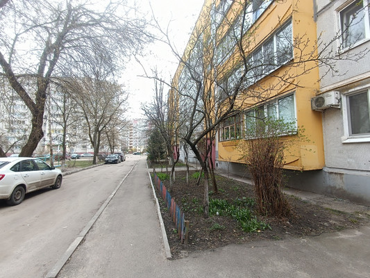Продам трехкомнатную (3-комн.) квартиру, Жуковская ул, 23, Брянск г