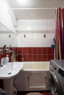Продам трехкомнатную (3-комн.) квартиру, Кольский пр-кт, 107, Мурманск г