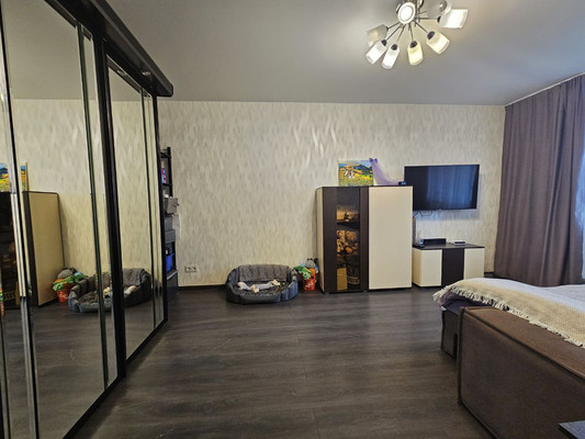 Продам однокомнатную (1-комн.) квартиру, Осенний б-р, 18к2, Москва г