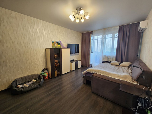Продам однокомнатную (1-комн.) квартиру, Осенний б-р, 18к2, Москва г