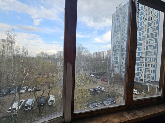 Продам однокомнатную (1-комн.) квартиру, Осенний б-р, 18к2, Москва г