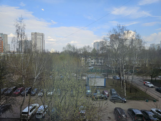 Продам однокомнатную (1-комн.) квартиру, Осенний б-р, 18к2, Москва г