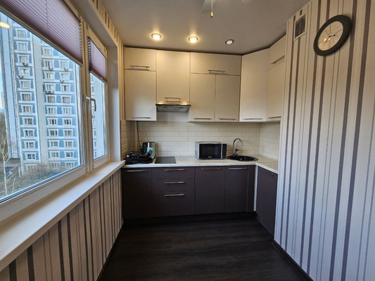 Продам однокомнатную (1-комн.) квартиру, Осенний б-р, 18к2, Москва г