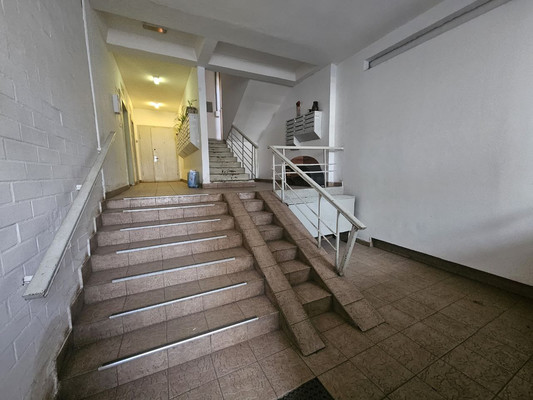 Продам однокомнатную (1-комн.) квартиру, Осенний б-р, 18к2, Москва г