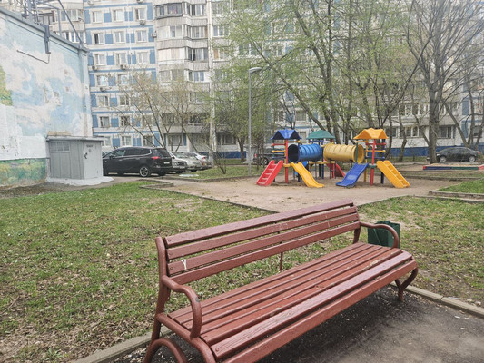 Продам однокомнатную (1-комн.) квартиру, Осенний б-р, 18к2, Москва г