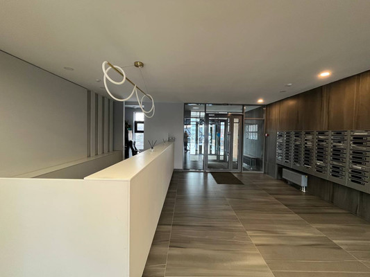 Продам трехкомнатную (3-комн.) квартиру, Строителей ул, 37а, Пермь г