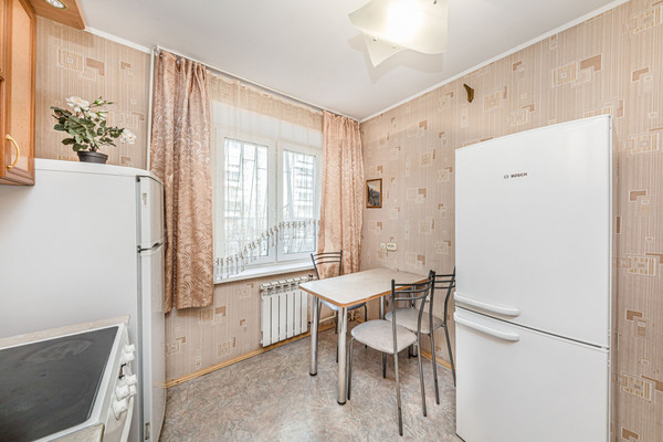 Продам двухкомнатную (2-комн.) квартиру, Курчатова ул, 3, Челябинск г