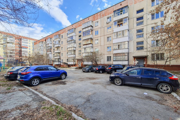 Продам двухкомнатную (2-комн.) квартиру, Курчатова ул, 3, Челябинск г