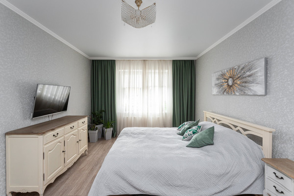 Продам трехкомнатную (3-комн.) квартиру, В.Гакуна ул, 5, Калининград г
