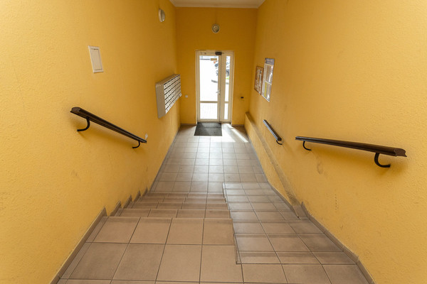 Продам трехкомнатную (3-комн.) квартиру, В.Гакуна ул, 5, Калининград г