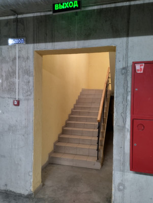 Продам трехкомнатную (3-комн.) квартиру, В.Гакуна ул, 5, Калининград г