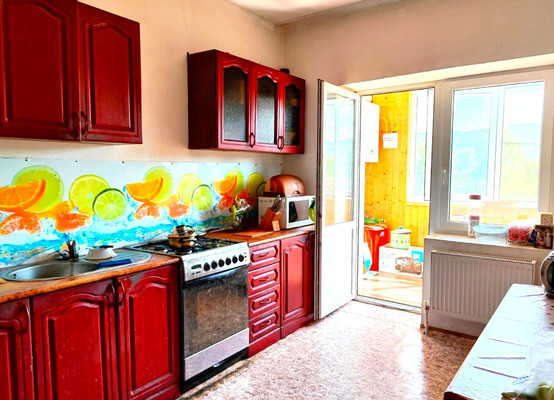 Продам трехкомнатную (3-комн.) квартиру, Привокзальная ул, 30, Апшеронск г