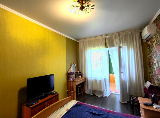 Продам трехкомнатную (3-комн.) квартиру, Привокзальная ул, 30, Апшеронск г