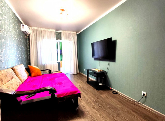 Продам трехкомнатную (3-комн.) квартиру, Привокзальная ул, 30, Апшеронск г