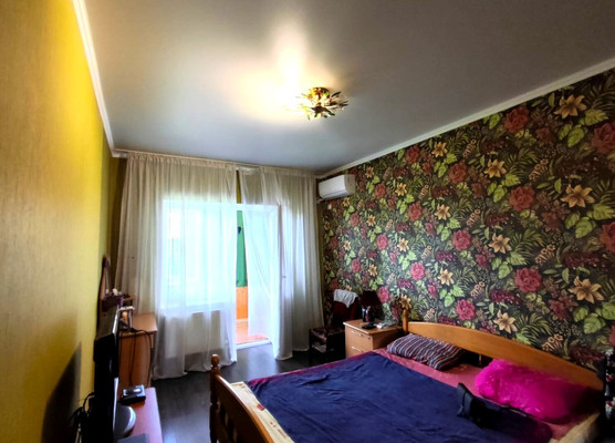 Продам трехкомнатную (3-комн.) квартиру, Привокзальная ул, 30, Апшеронск г