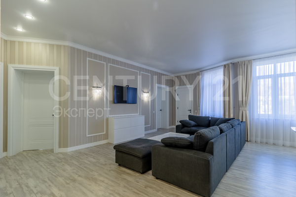 Продам трехкомнатную (3-комн.) квартиру, Мира пр-кт, 100 , Калининград г