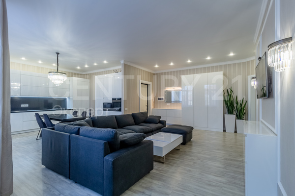 Продам трехкомнатную (3-комн.) квартиру, Мира пр-кт, 100 , Калининград г