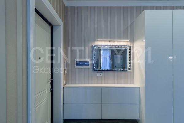 Продам трехкомнатную (3-комн.) квартиру, Мира пр-кт, 100 , Калининград г