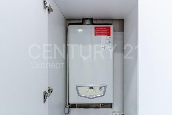 Продам трехкомнатную (3-комн.) квартиру, Мира пр-кт, 100 , Калининград г