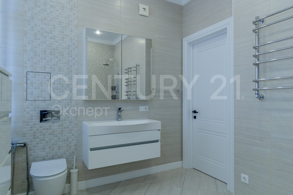Продам трехкомнатную (3-комн.) квартиру, Мира пр-кт, 100 , Калининград г