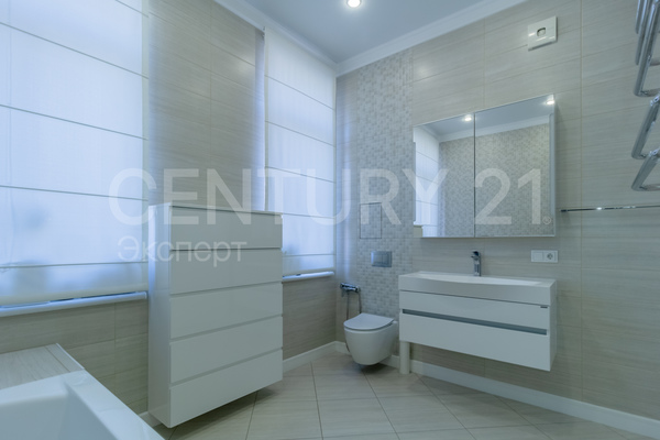 Продам трехкомнатную (3-комн.) квартиру, Мира пр-кт, 100 , Калининград г