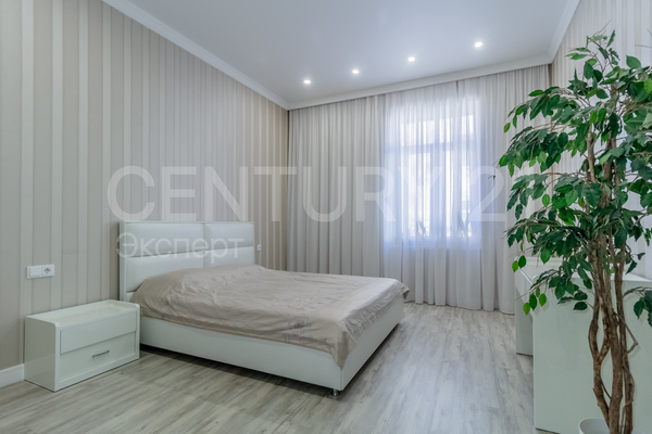Продам трехкомнатную (3-комн.) квартиру, Мира пр-кт, 100 , Калининград г