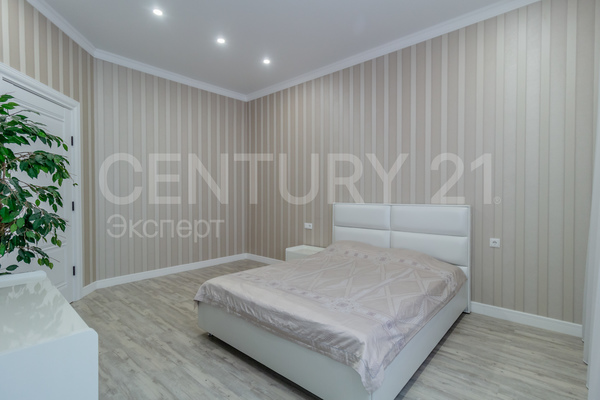 Продам трехкомнатную (3-комн.) квартиру, Мира пр-кт, 100 , Калининград г
