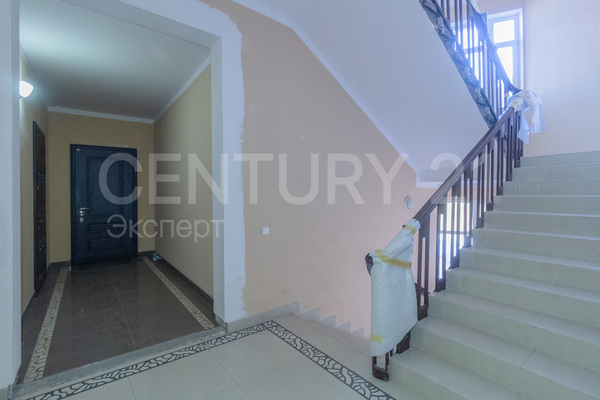 Продам трехкомнатную (3-комн.) квартиру, Мира пр-кт, 100 , Калининград г